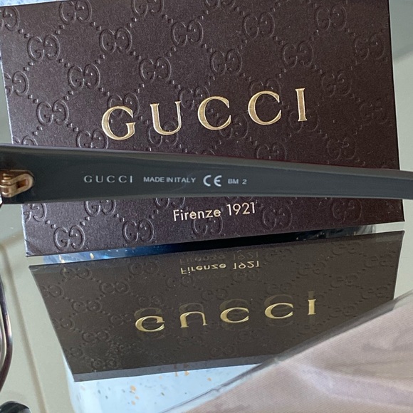 Authentic Gucci sunglasses 🕶 - Picture 6 of 7